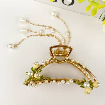 Hair Clips – Stylish & Functional Accessories for Everyday Wear