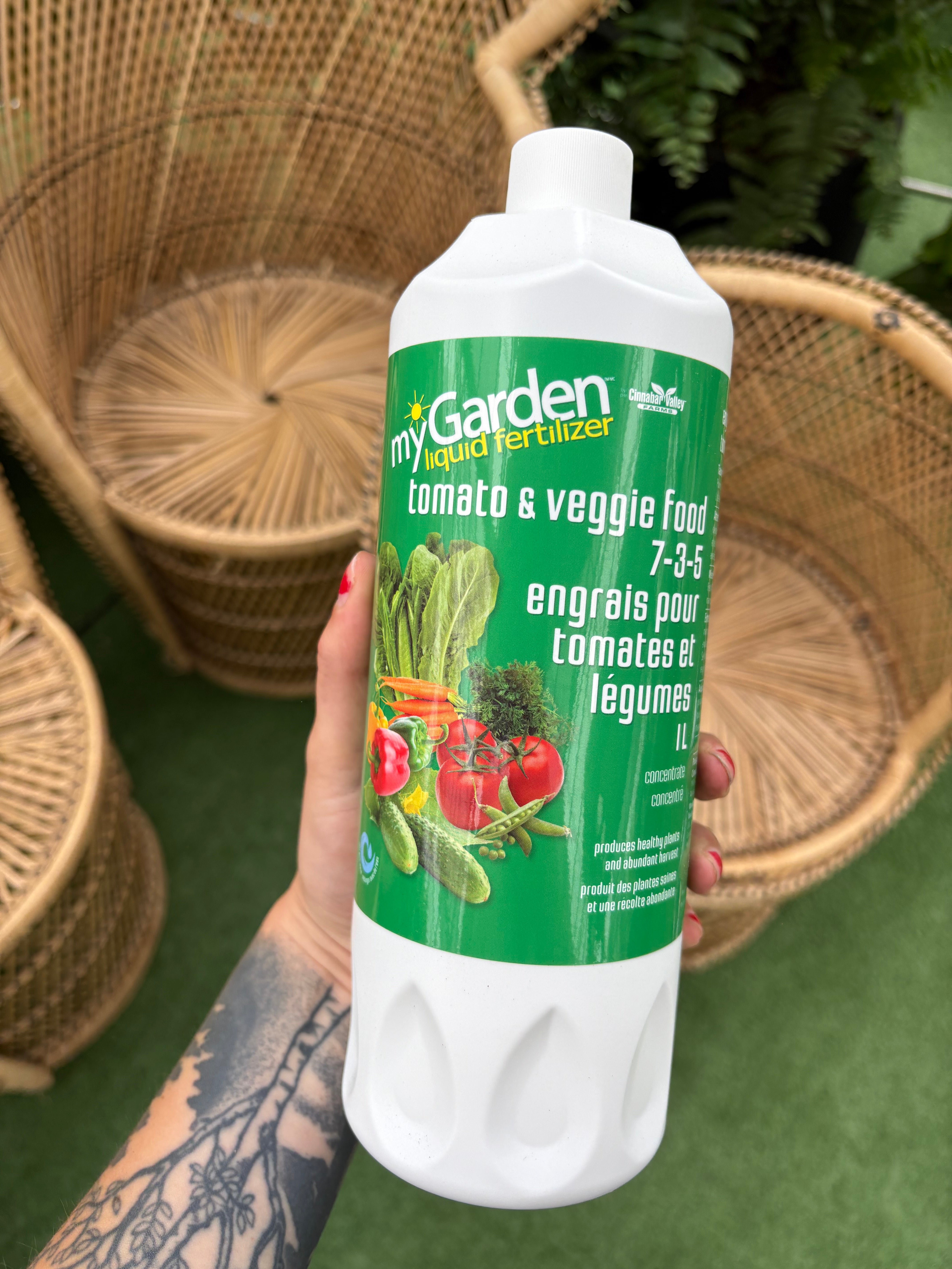 liquid fertilizer for tomato plants Tomato & Veggie Fertilizer 7-3-5