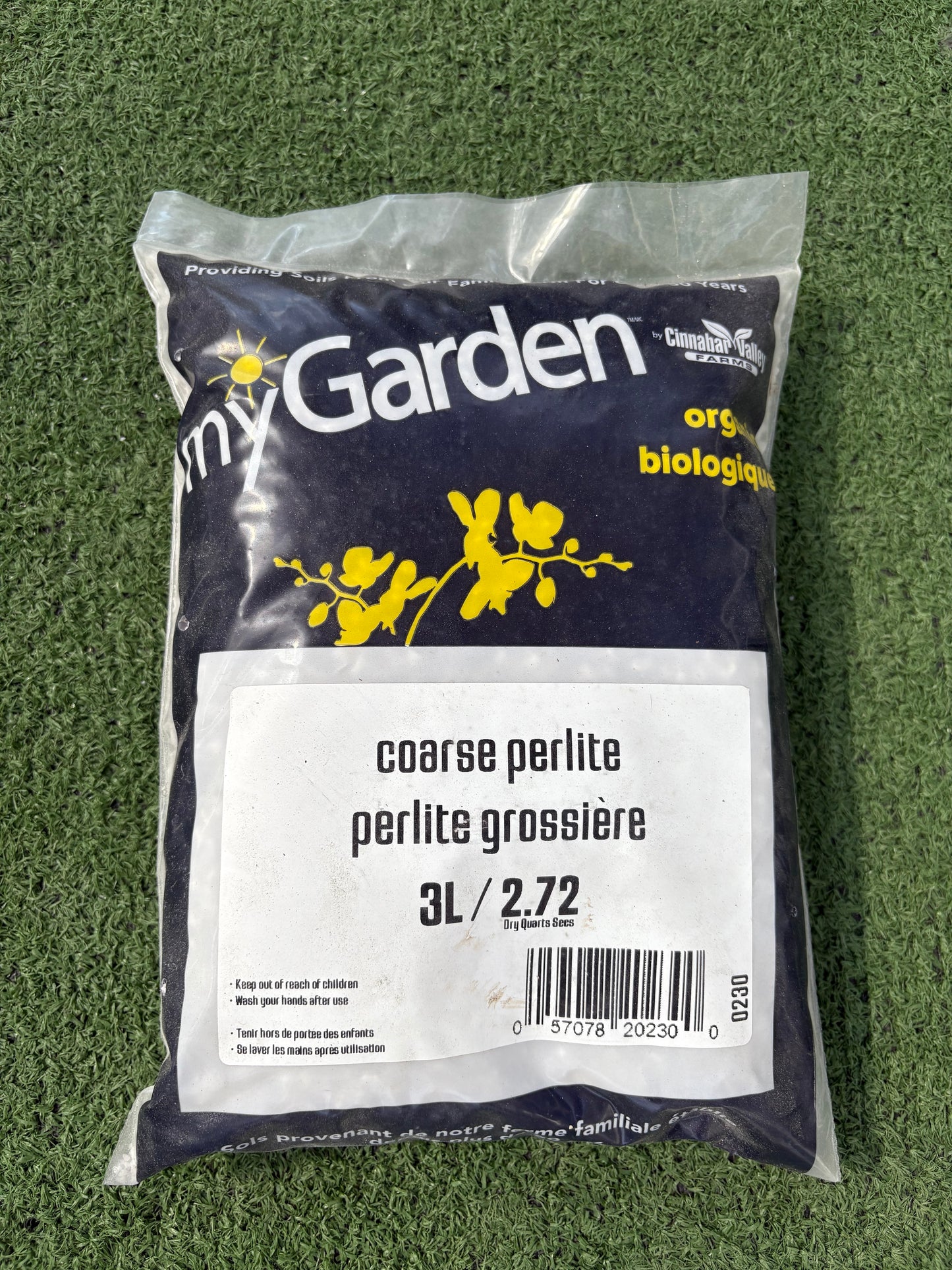 Bag of garden perlite with branding and product details on a green background