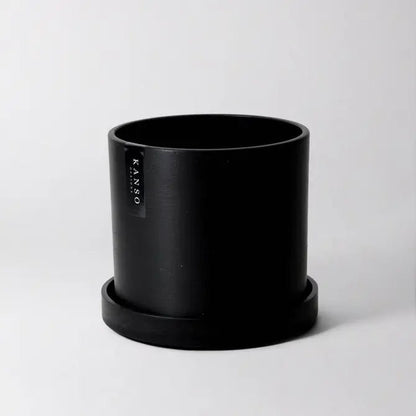 Black pot with 'KANSO' designs branding on a white background